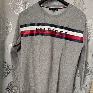 Women’s sz Medium Tommy Hilfiger sweater
